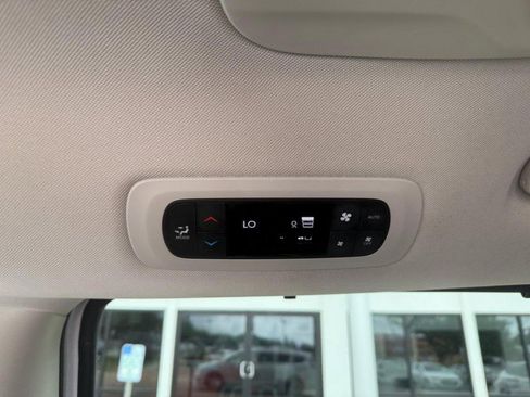 Used 2021 Chrysler Pacifica Touring-L image 15