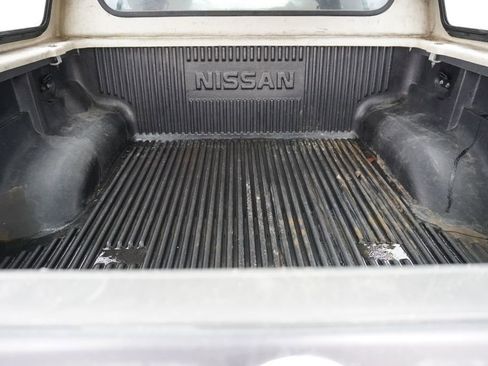 Used 2012 Nissan Frontier SV AWD/4WD image 8