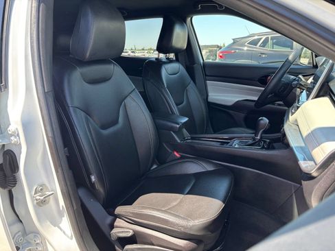 Used 2025 Jeep Compass Limited AWD/4WD image 36