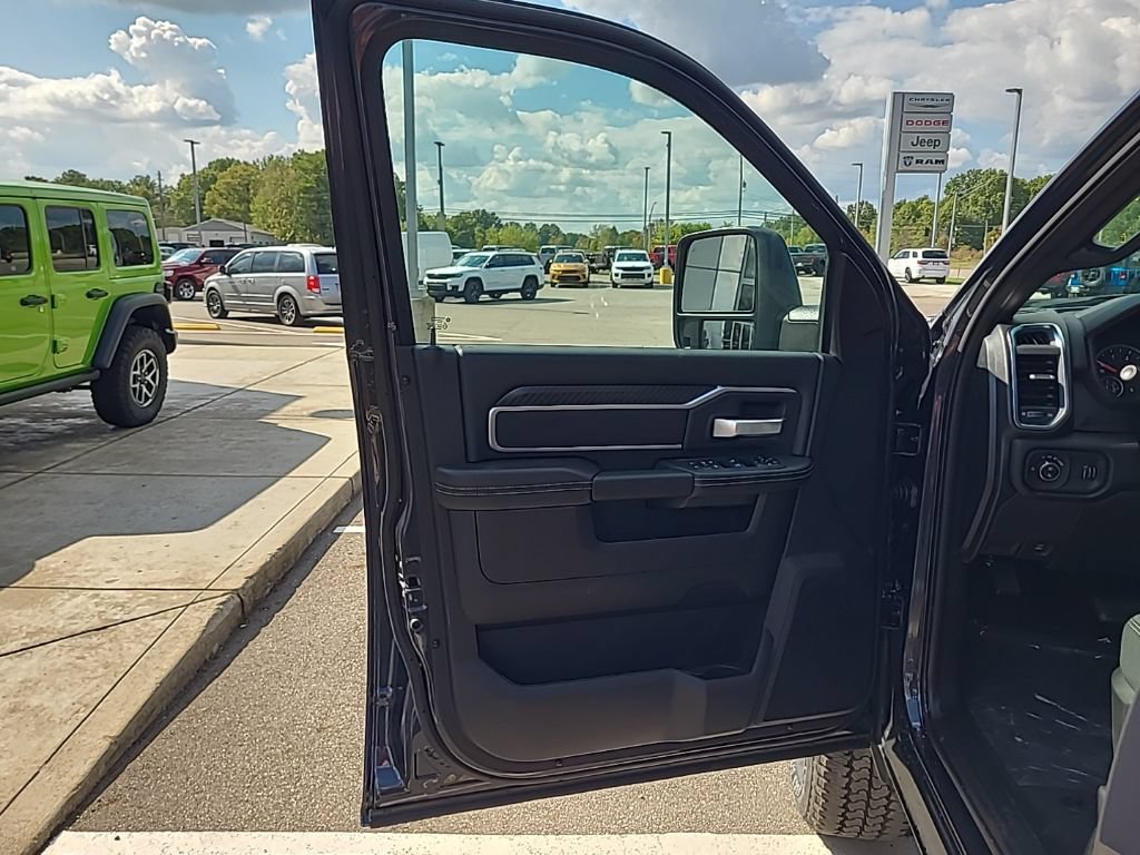 New 2026 RAM 2500 Big Horn AWD/4WD image 9