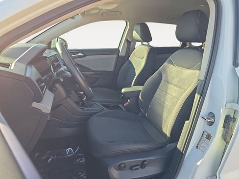 Certified 2024 Volkswagen Taos SE image 18