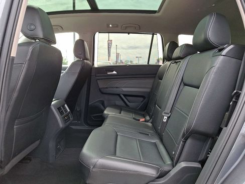 Used 2022 Volkswagen Atlas SEL R-Line AWD/4WD image 10