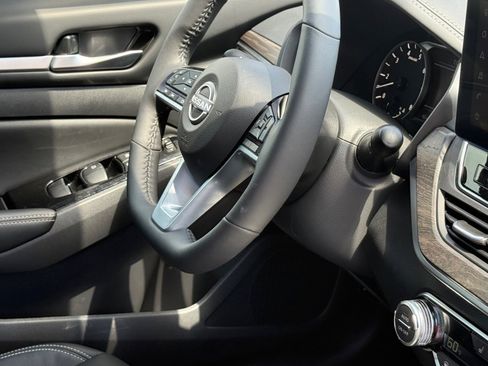 New 2025 Nissan Altima 2.5 SL image 12