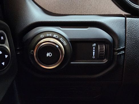 Used 2024 Jeep Wrangler Unlimited Sahara AWD/4WD image 42