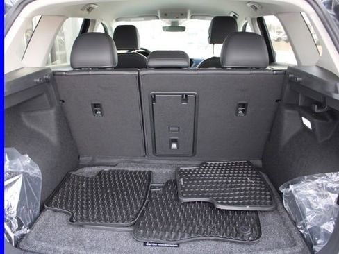 Used 2024 Volkswagen Taos SE image 10