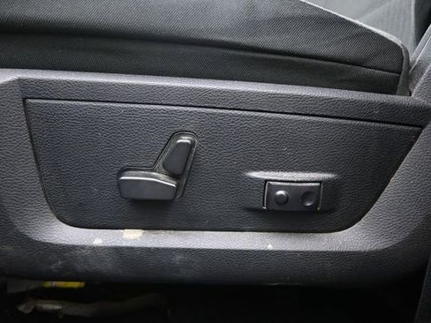 Used 2022 RAM 1500 Classic SLT AWD/4WD image 14
