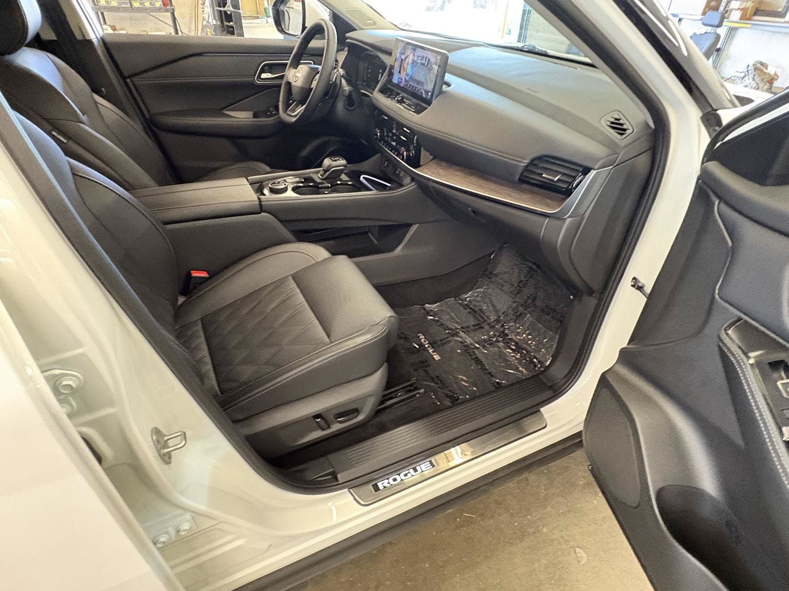 Used 2026 Nissan Rogue Platinum w/ Tech Package AWD/4WD image 16