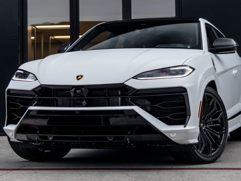 Used 2025 Lamborghini Urus SE image 3