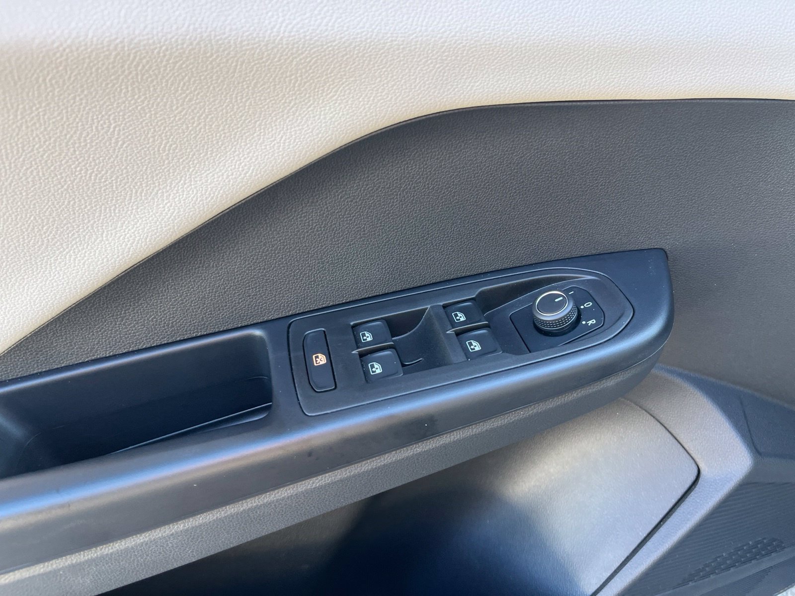 Certified 2025 Volkswagen Taos S FWD image 12