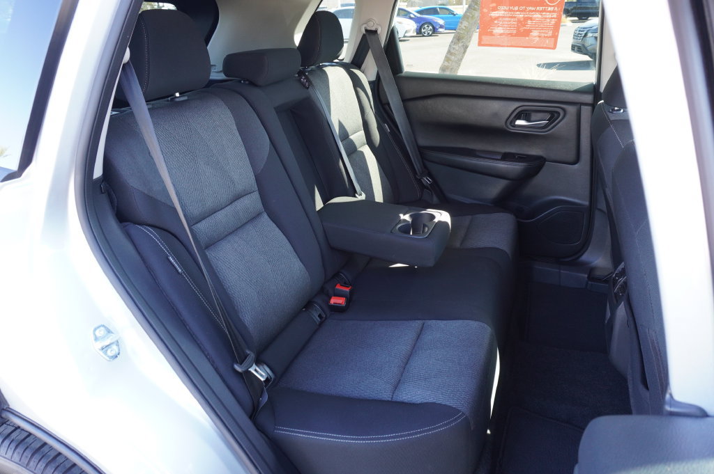Certified 2025 Nissan Rogue SV FWD image 9