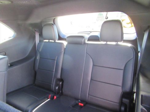 Used 2025 GMC Acadia Elevation image 30