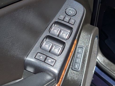 Used 2019 Chevrolet Tahoe Premier image 18