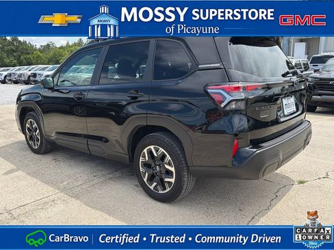 Used 2025 Subaru Forester Premium AWD/4WD image 4