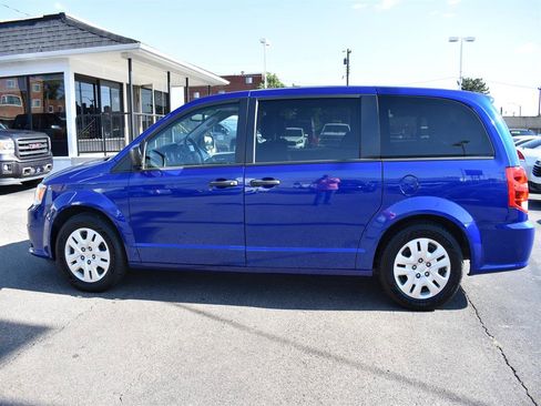 Used 2020 Dodge Grand Caravan SE w/ UConnect Hands-Free Group image 12