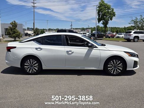 Used 2025 Nissan Altima 2.5 SV FWD image 6