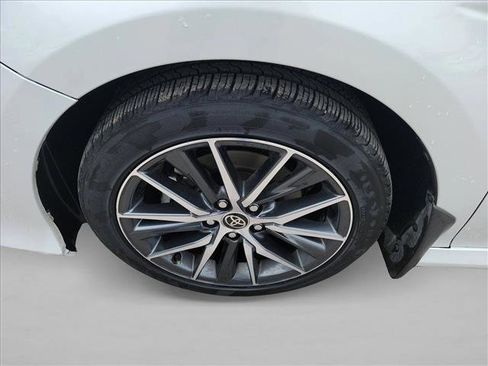 Used 2021 Toyota Camry XLE w/ Cold Weather Package image 10