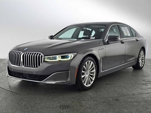 Used 2020 BMW 745e xDrive AWD/4WD image 7