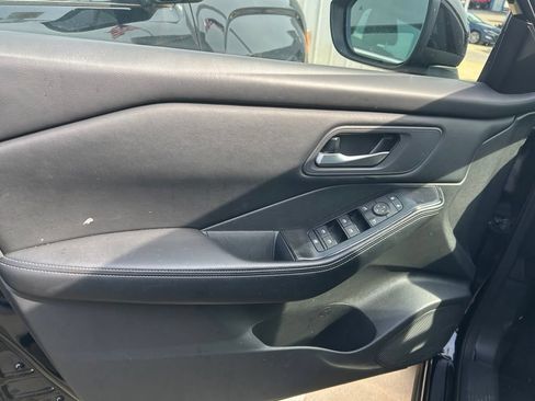Used 2025 Nissan Rogue SV FWD image 10