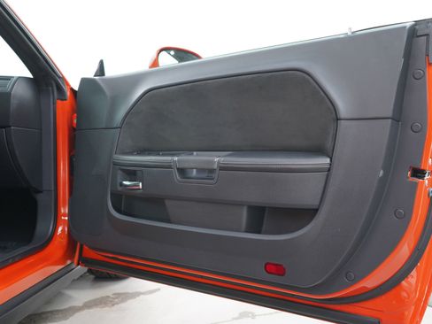 Used 2009 Dodge Challenger SRT8 RWD image 9