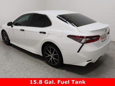 Used 2023 Toyota Camry SE image 9