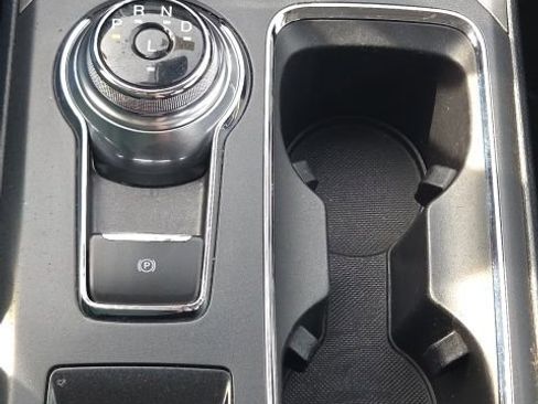 Used 2020 Ford Fusion SE FWD image 32