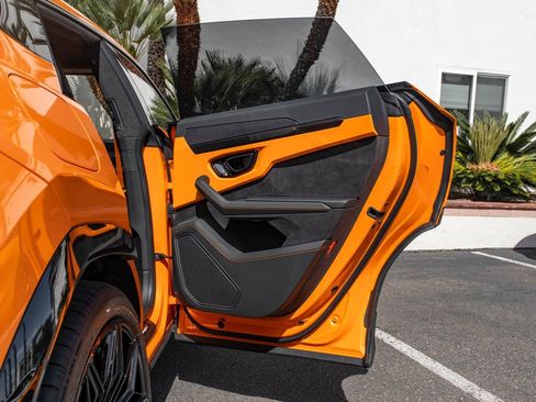 New 2026 Lamborghini Urus SE image 36