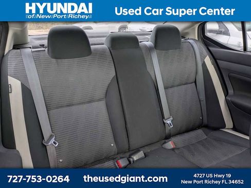 Used 2021 Nissan Versa SV image 9