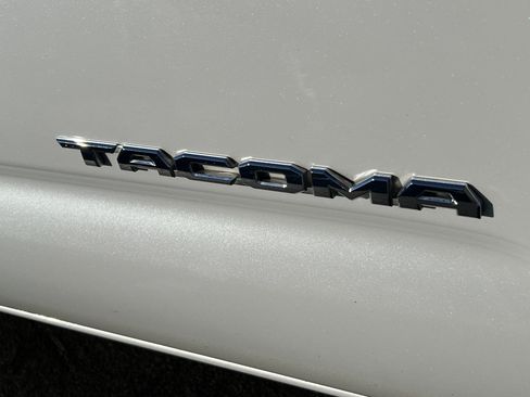 Used 2023 Toyota Tacoma Limited image 8