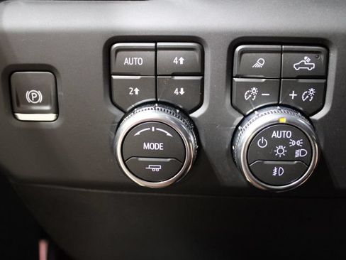 New 2026 GMC Sierra 2500 AT4 w/ Technology Package AWD/4WD image 43
