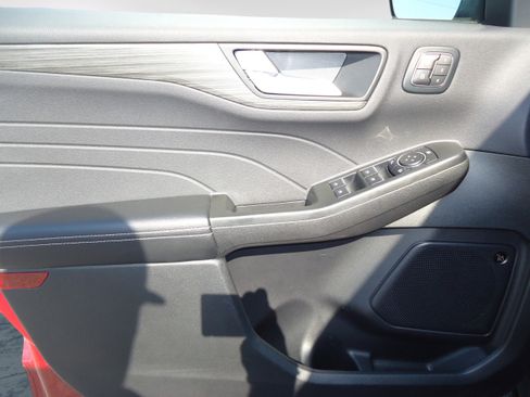 Used 2025 Ford Escape Platinum w/ Premium Technology Package AWD/4WD image 24