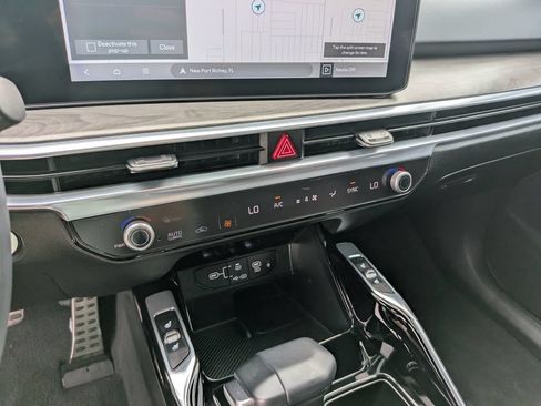 Certified 2026 Kia Sorento SX Prestige AWD/4WD image 28
