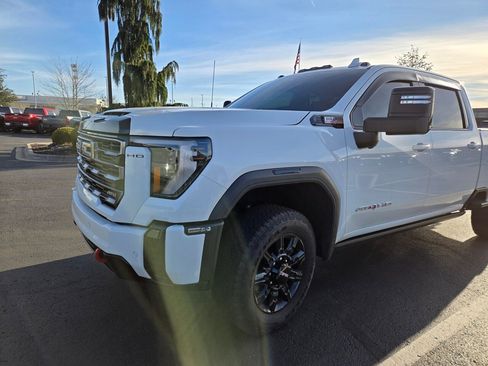 Used 2025 GMC Sierra 2500 AT4 w/ AT4 Premium Plus Package image 3