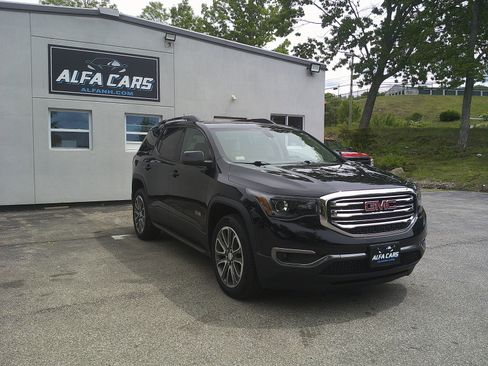 Used 2017 GMC Acadia SLT AWD/4WD image 3