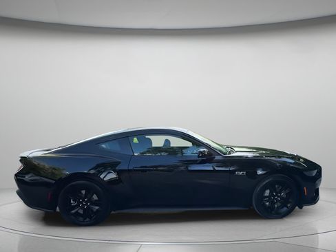 Used 2025 Ford Mustang GT RWD image 33