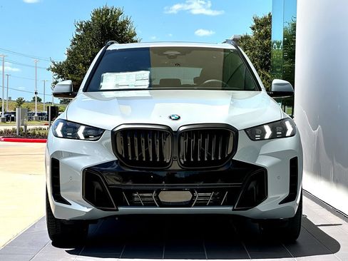 New 2026 BMW X5 xDrive40i w/ M Sport Package AWD/4WD image 5