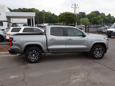 Used 2024 Chevrolet Colorado Z71 w/ Z71 Convenience Package 2 AWD/4WD image 23