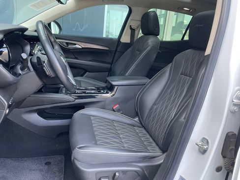 Used 2022 Buick Envision Avenir w/ Technology Package II FWD image 10