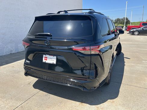 Certified 2025 Toyota Sienna XSE w/ XSE Premium Package AWD/4WD image 6