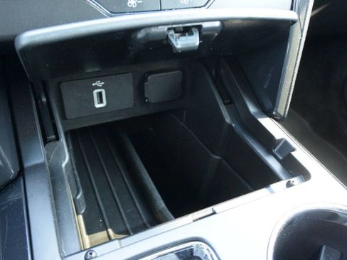 Used 2018 Ford Explorer XLT w/ Equipment Group 201A image 21