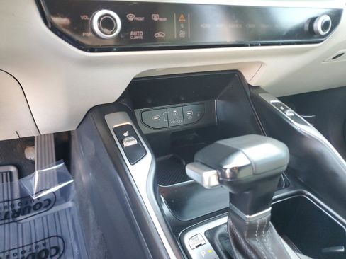 Certified 2025 Kia Sorento S image 23