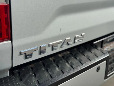 Used 2018 Nissan Titan SV w/ SV Convenience Package image 44