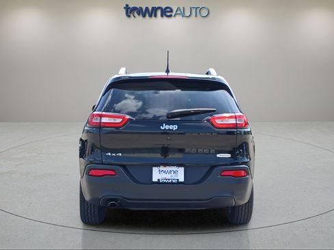 Used 2017 Jeep Cherokee Latitude w/ True North Edition AWD/4WD image 4