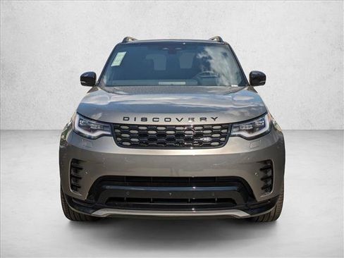 Used 2024 Land Rover Discovery Dynamic SE image 6