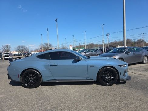 Used 2024 Ford Mustang GT Premium image 3