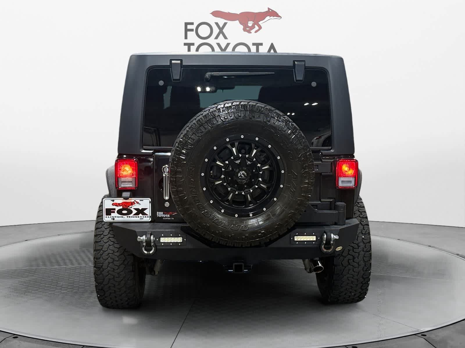 Used 2015 Jeep Wrangler Unlimited Sahara w/ Connectivity Group AWD/4WD image 5