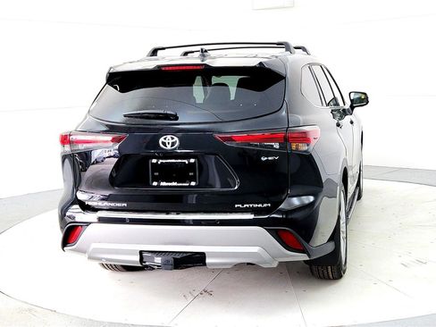 New 2026 Toyota Highlander Platinum image 5