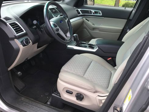 Used 2012 Ford Explorer XLT FWD image 4