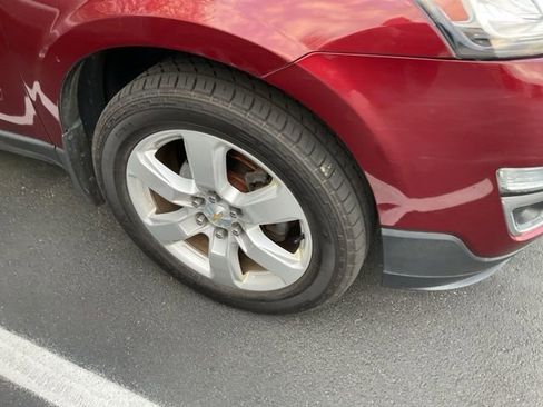 Used 2017 Chevrolet Traverse LT w/ Style and Technology Package image 4