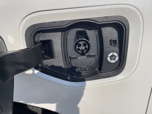 New 2025 Ford F150 Lightning Platinum image 34