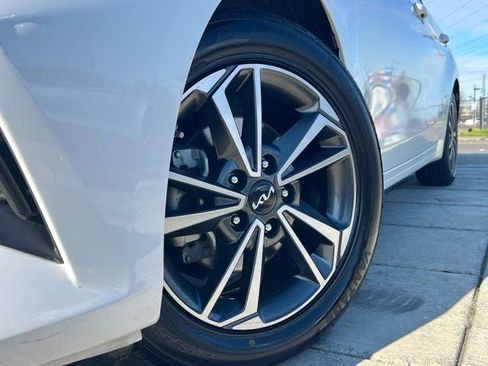 Used 2023 Kia Forte LXS image 2